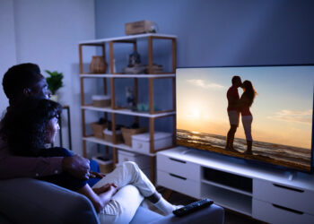 Integration von Smart-TV-Funktionen: Apps, Sprachsteuerung und Bedienkonzepte – Praxisbeispiele, UX-Analysen und Geräteempfehlungen