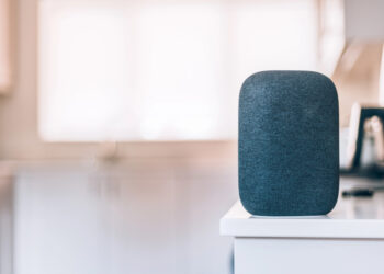 Smart-Home-Sprachsteuerung trifft KI: Wenn Assistenten ans Telefon gehen